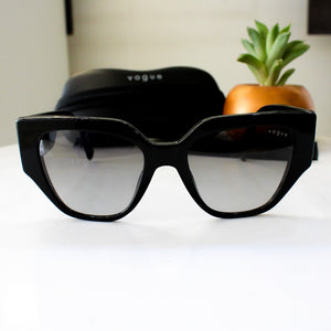 Vogue Eyewear VO5409S – W44/11 BLACK GREY GRADIENT | Lazzat Arequipa - imagen 1