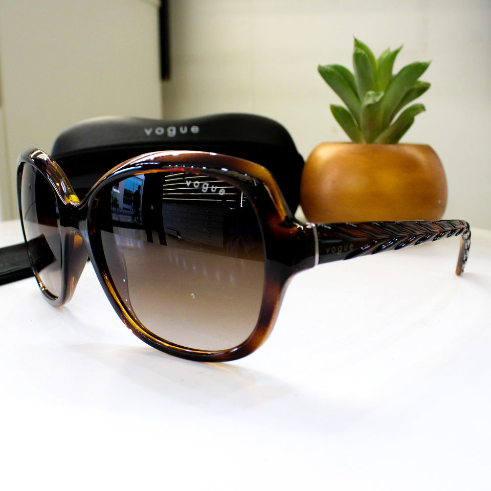 Vogue Eyewear VO2871 – 150813 STRIPED DARK HAVANA | Lazzat Arequipa - imagen 2