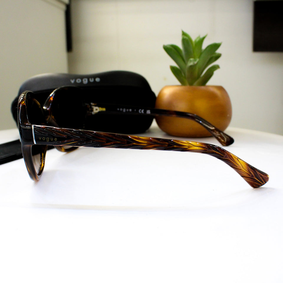 Vogue Eyewear VO2871 – 150813 STRIPED DARK HAVANA | Lazzat Arequipa - imagen 4