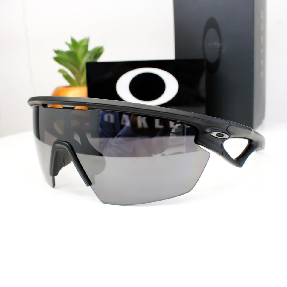 Oakley Sphaera OO9403-0136 – Matte Black / Prizm Black Polarized