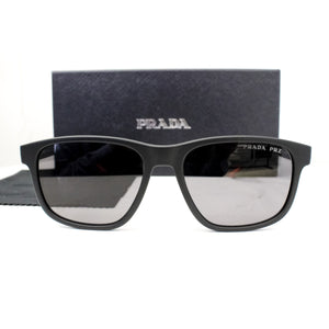 Prada PS 06YS – DG002GBLACK RUBBER POLAR DARK GREY | Lazzat Arequipa - imagen 1